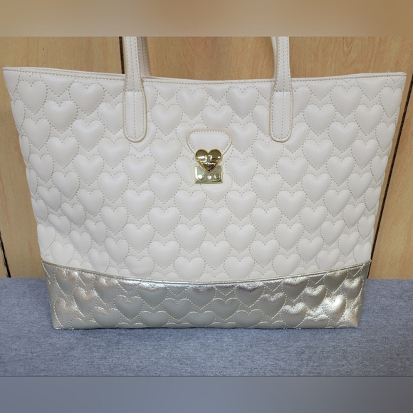 Betsey Johnson Heart Tote ❤️ - Picture 3 of 12